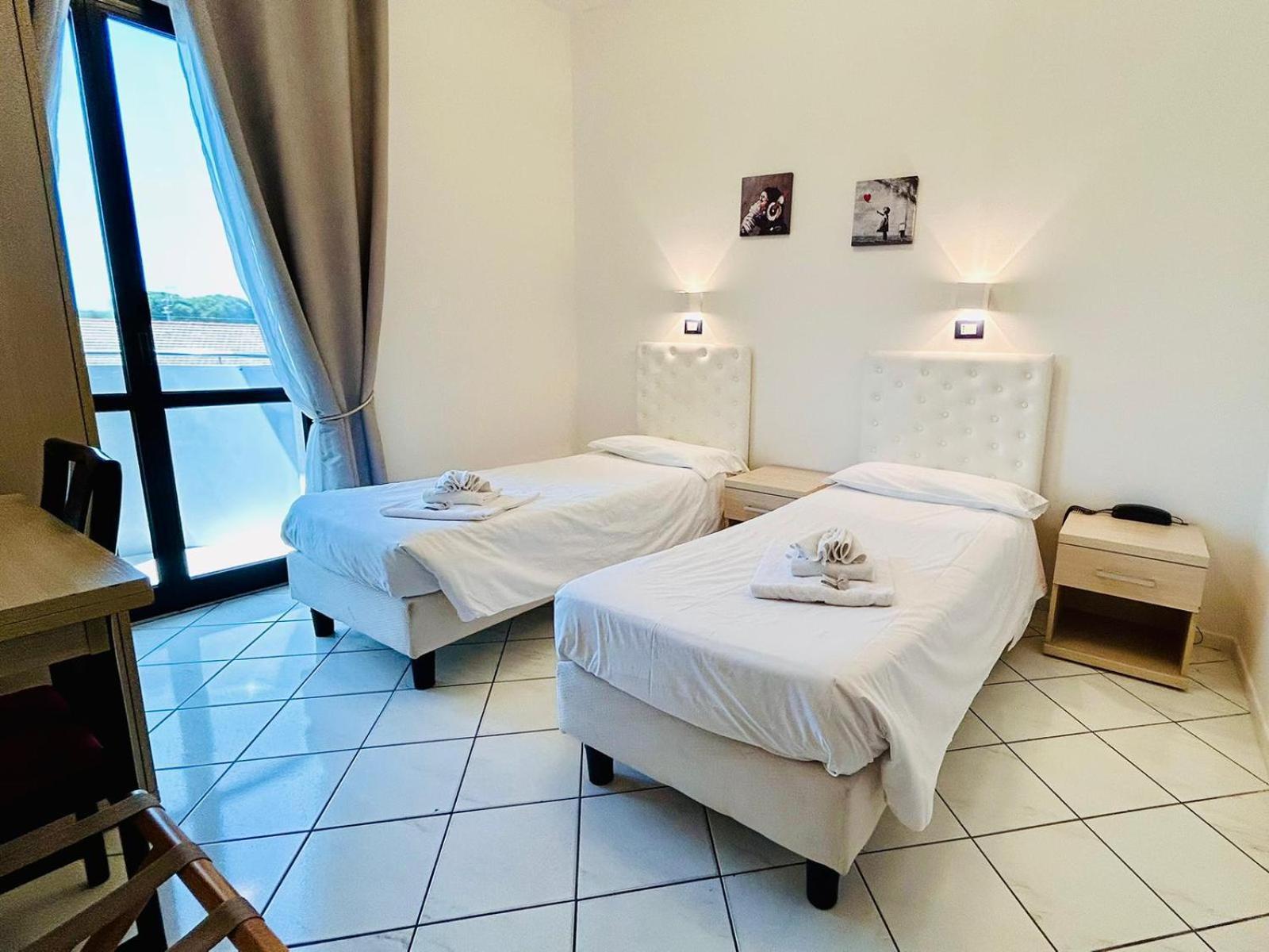 Twin Room,1583072945:JPEG